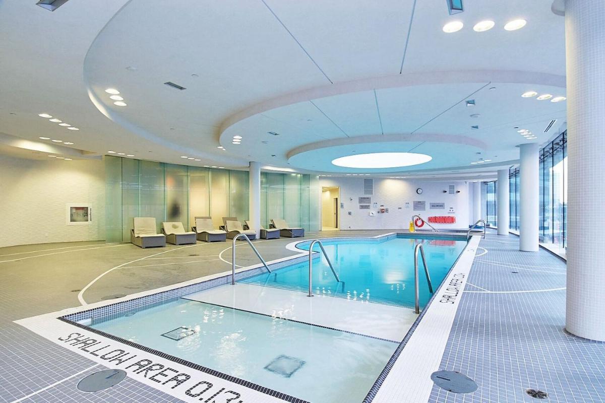 InstantSuites- PentHouse - Balcony - Views - Parking - Housity