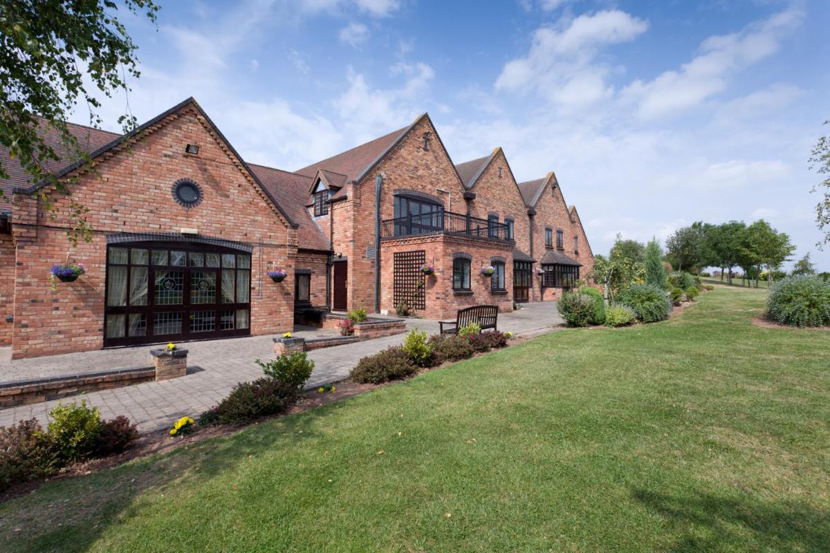 The Pear Tree Inn & Country Hotel - Housity