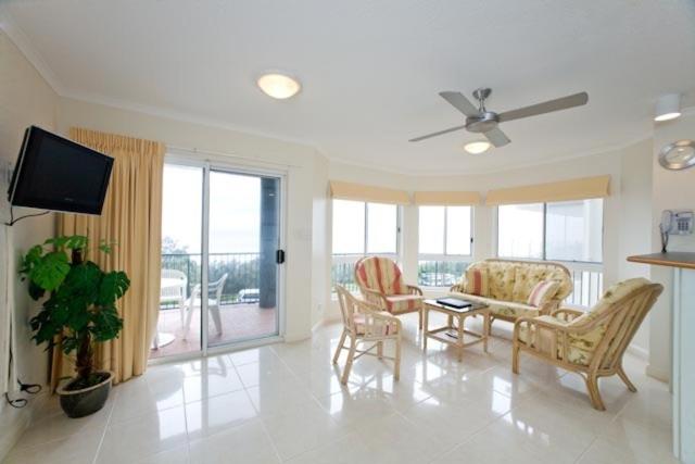 Pacific Waves Apartments - Housity