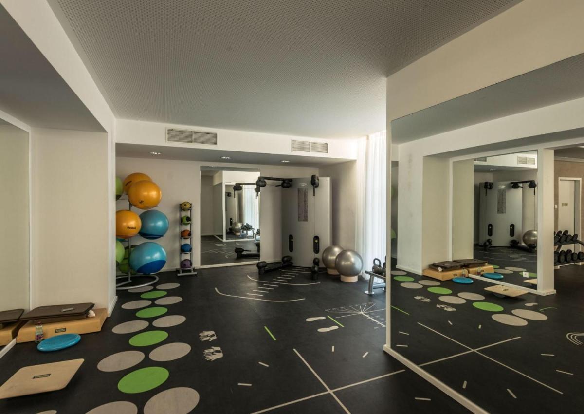 Suitetrails - Amazing Austria Center Apartment near UNO City