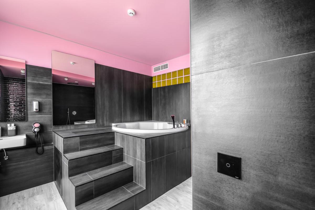 sky DEEP jacuzzi 30 FLOOR - Housity