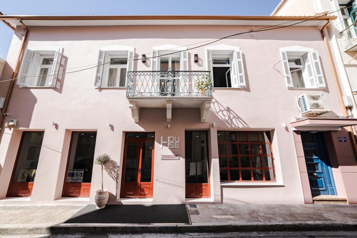 Stylish Studio Apartment - 1 House - Housity