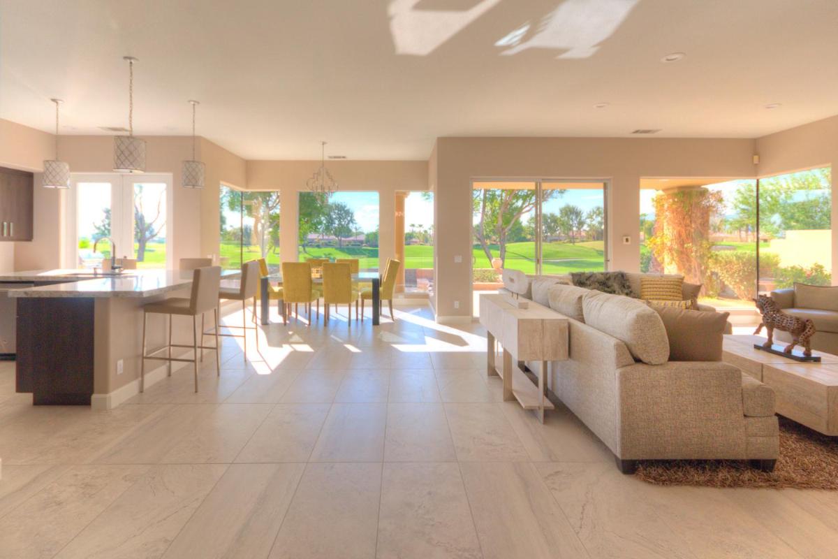 WOW VIEWS...WOW INTERIOR....WOW POOL....WOW EVERYTHING - Housity