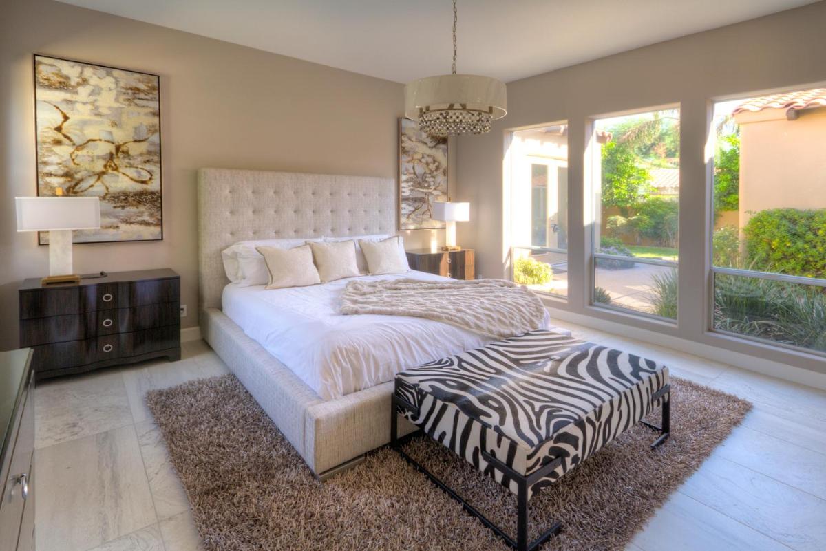 WOW VIEWS...WOW INTERIOR....WOW POOL....WOW EVERYTHING - Housity