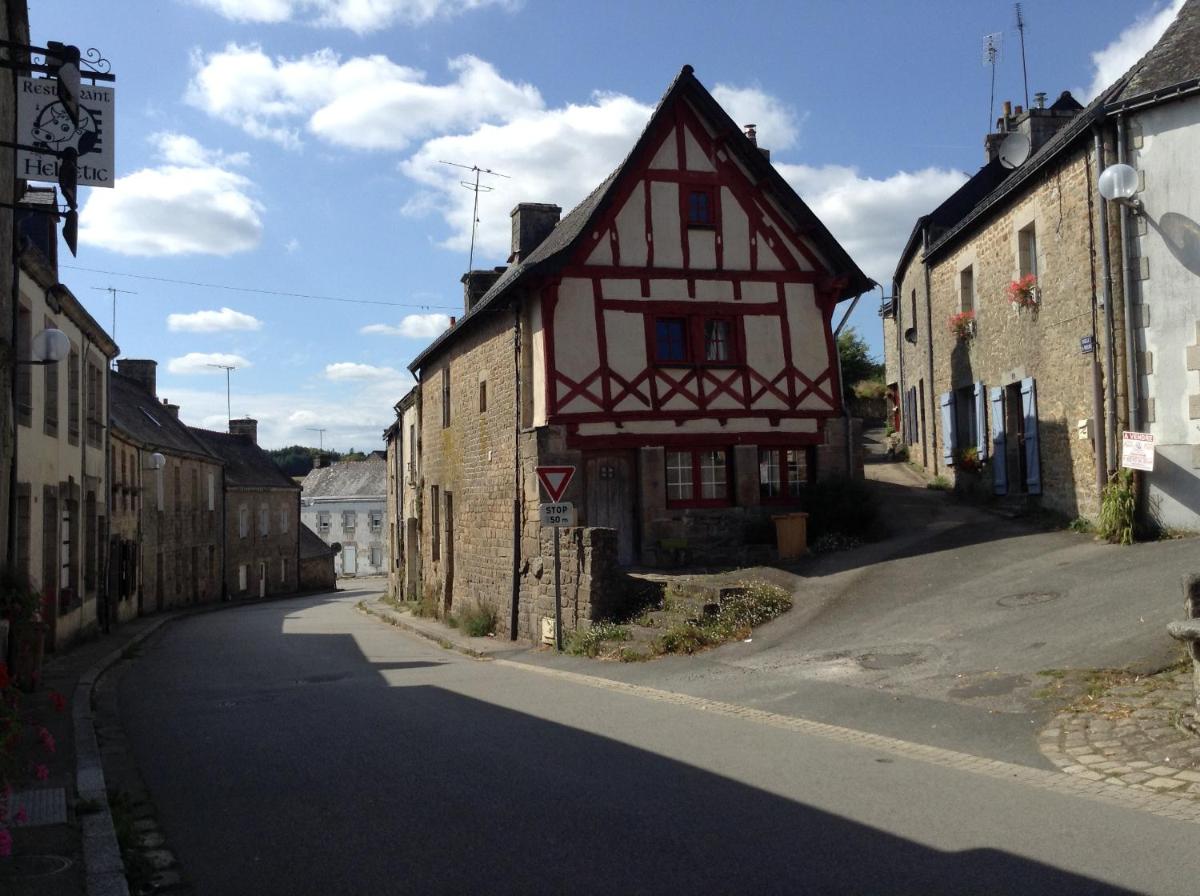 Traditional Brittany medieval stone Cottage - Housity