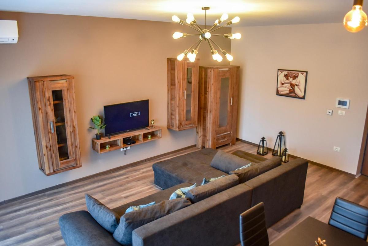 Wood Central Apartment - Housity