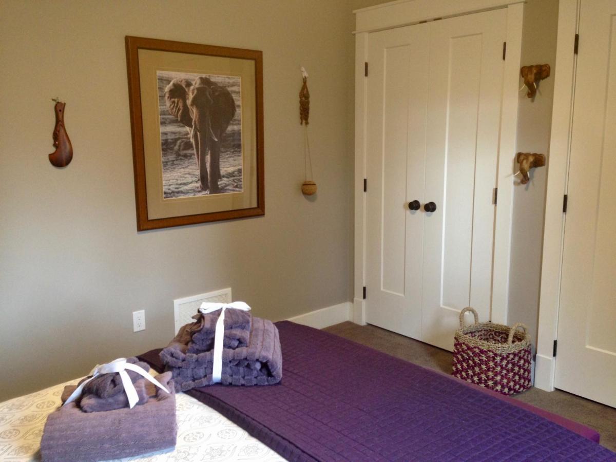 VANCOUVER ISLAND ELES ESCAPE B&B by the SEA - Housity