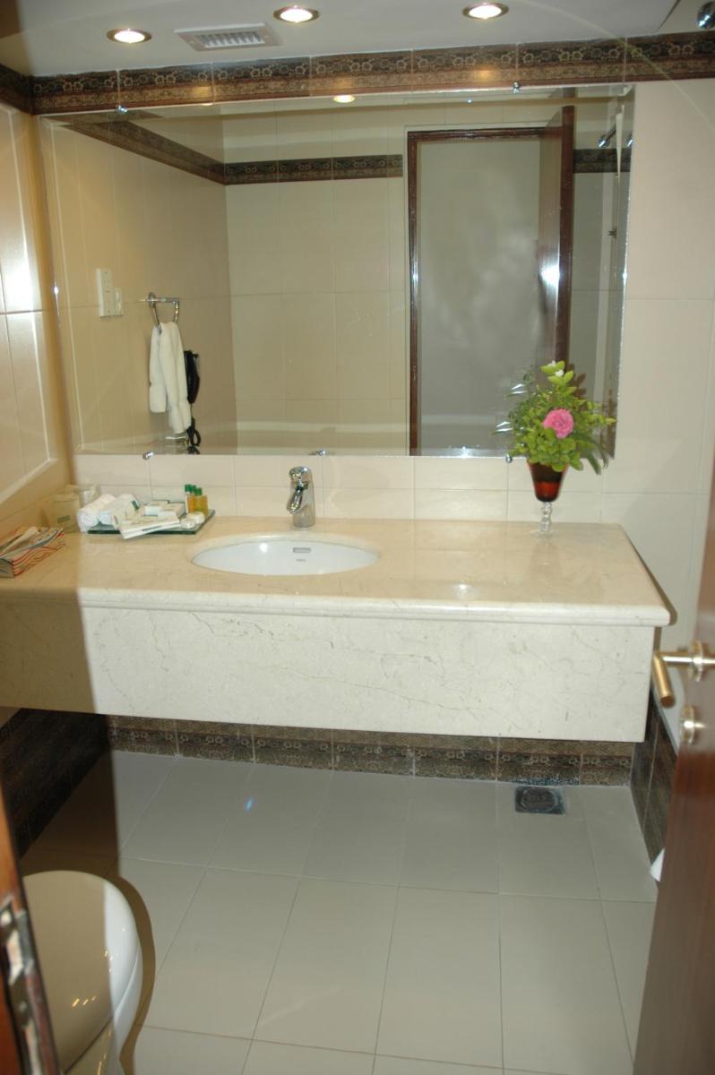 Islamabad Hotel - Housity