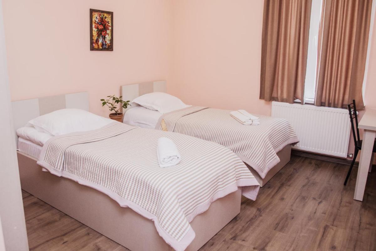 Red Hotel - Housity