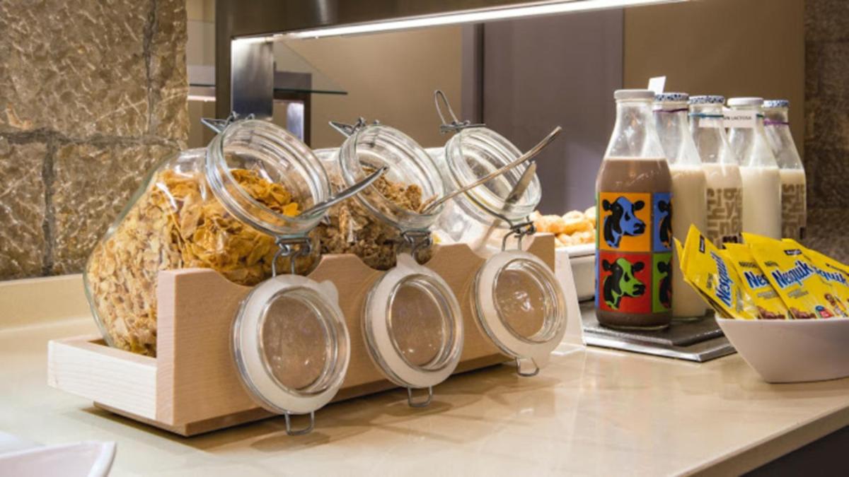 Comida en o cerca de este hotel