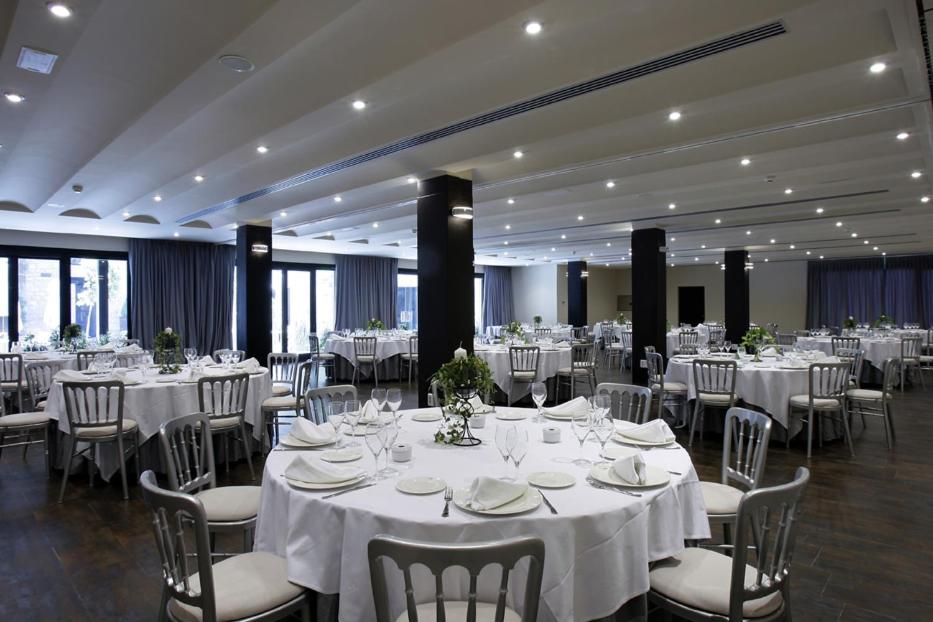 Un restaurante o sitio para comer en Hotel Palacio de Mengibar