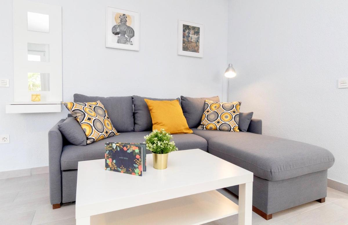 Luxury La Zenia Beach Apartment - Housity