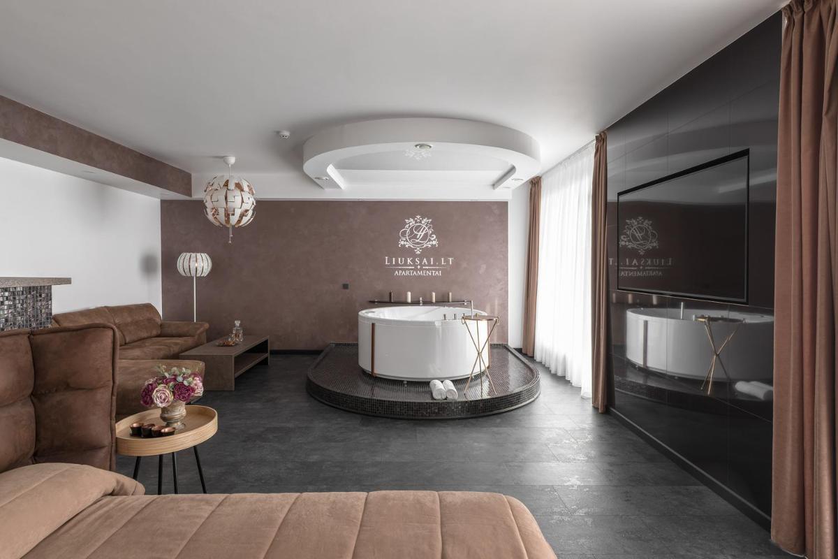 Panorama-27 Jacuzzi Apartment - Housity