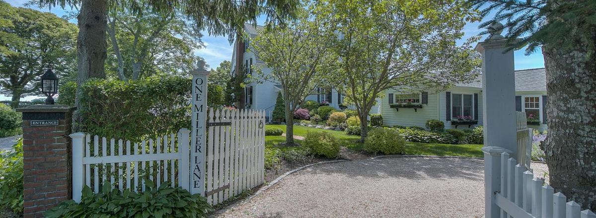 Harbor Knoll Bed and Breakfast - Housity