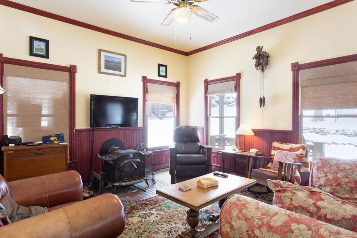 Rose Street Bed & Breakfast - Housity