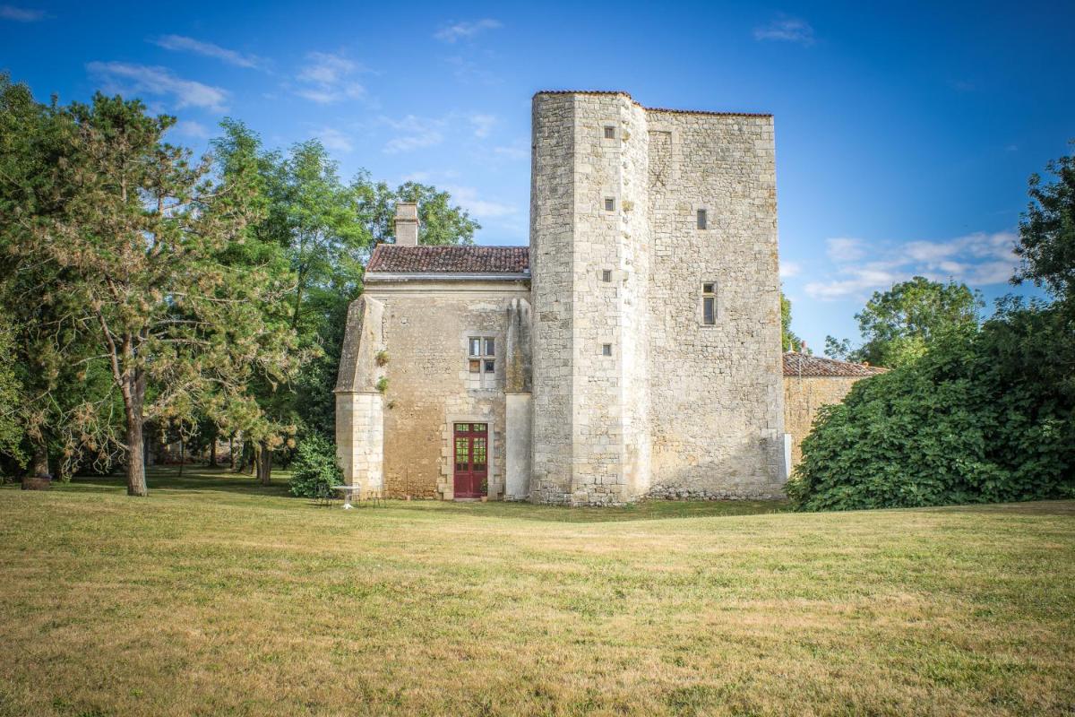 Chateau De Champdolent - Housity