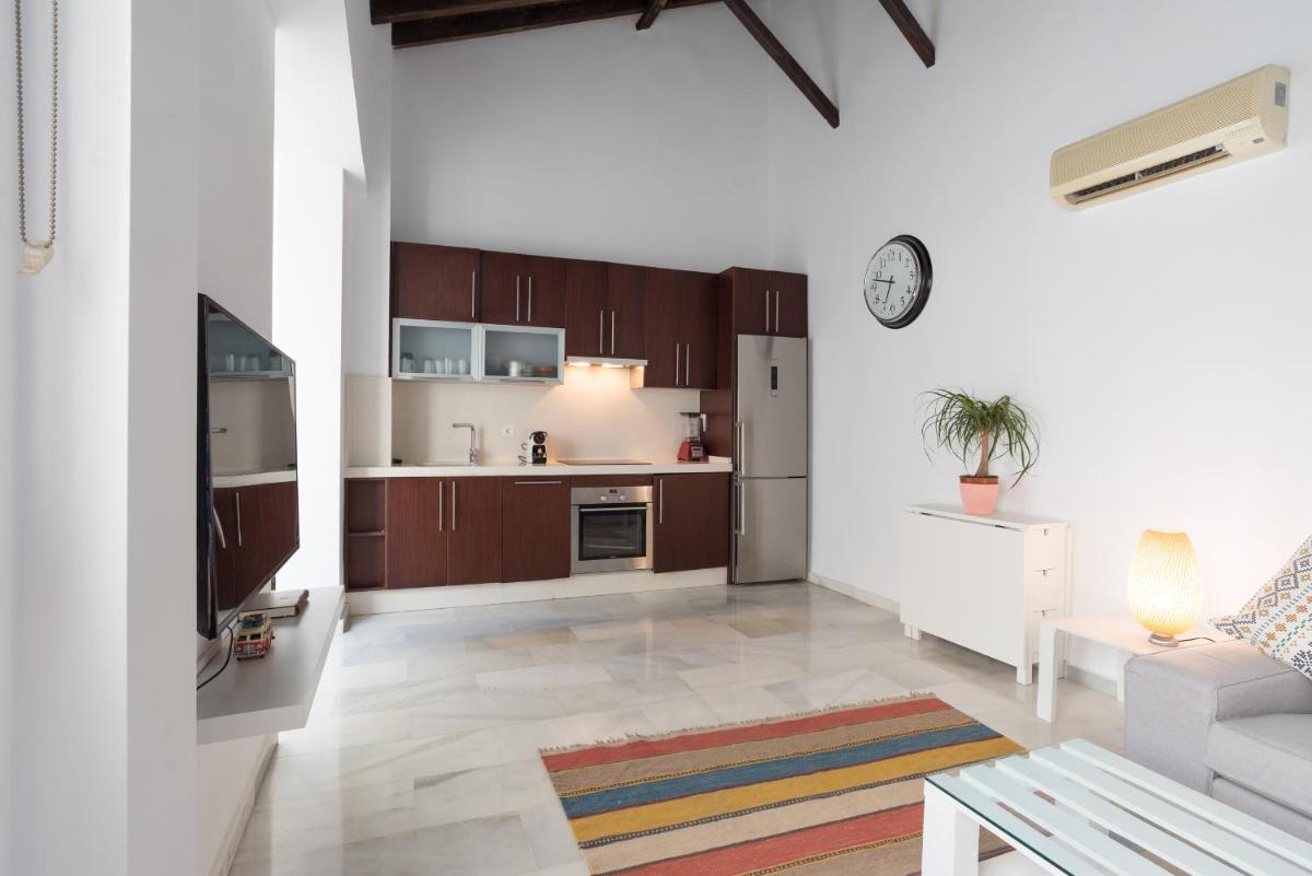 ML3C-Marble Penthouse-Prime location-High Ceilings - Housity
