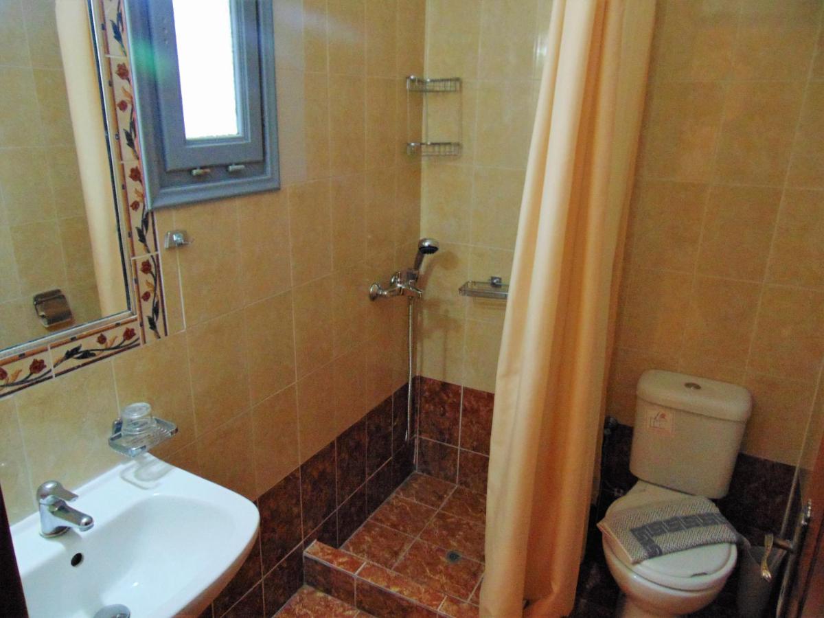 Lefteris Houses - Housity