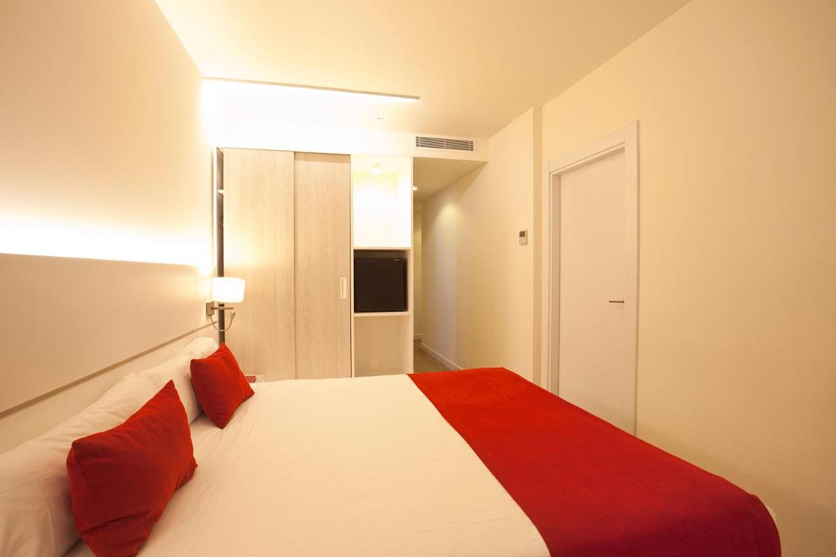 Cama o camas de una habitación en Hotel Pompaelo Plaza del Ayuntamiento & Spa