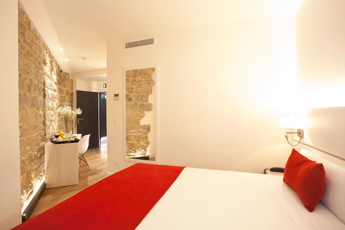 Cama o camas de una habitación en Hotel Pompaelo Plaza del Ayuntamiento & Spa