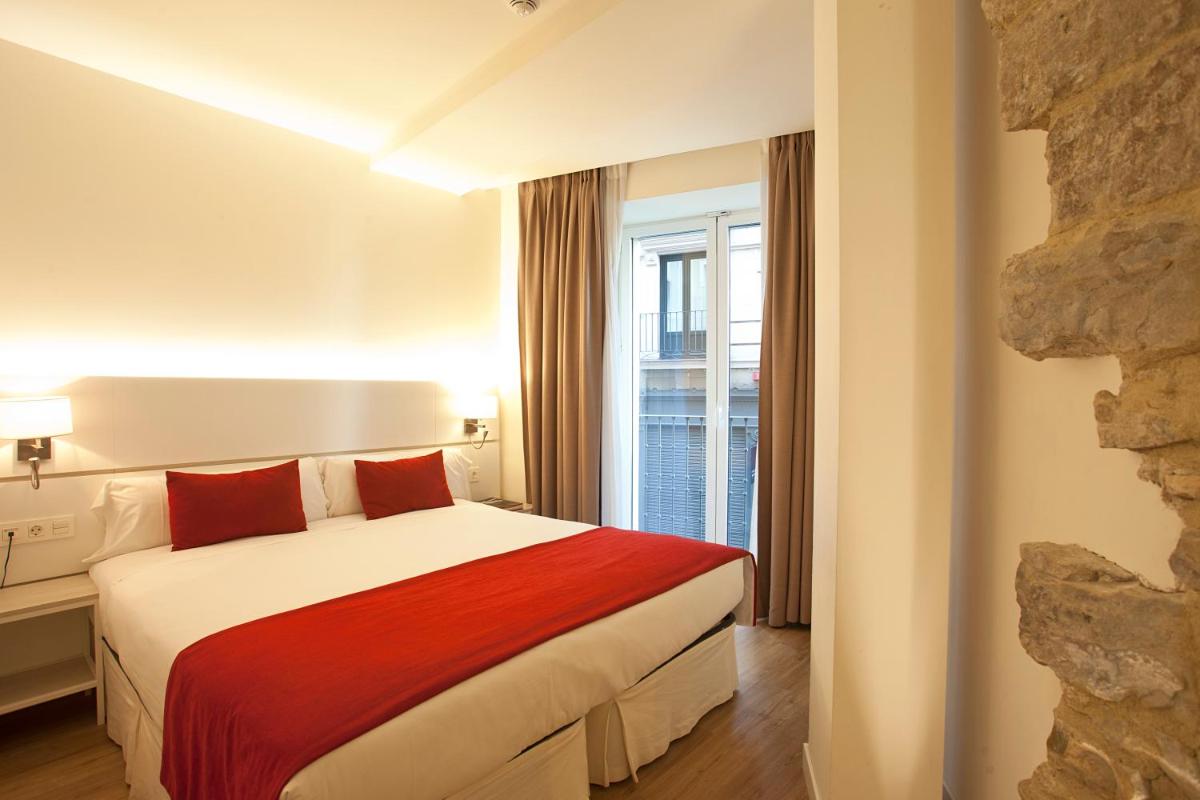 Cama o camas de una habitación en Hotel Pompaelo Plaza del Ayuntamiento & Spa