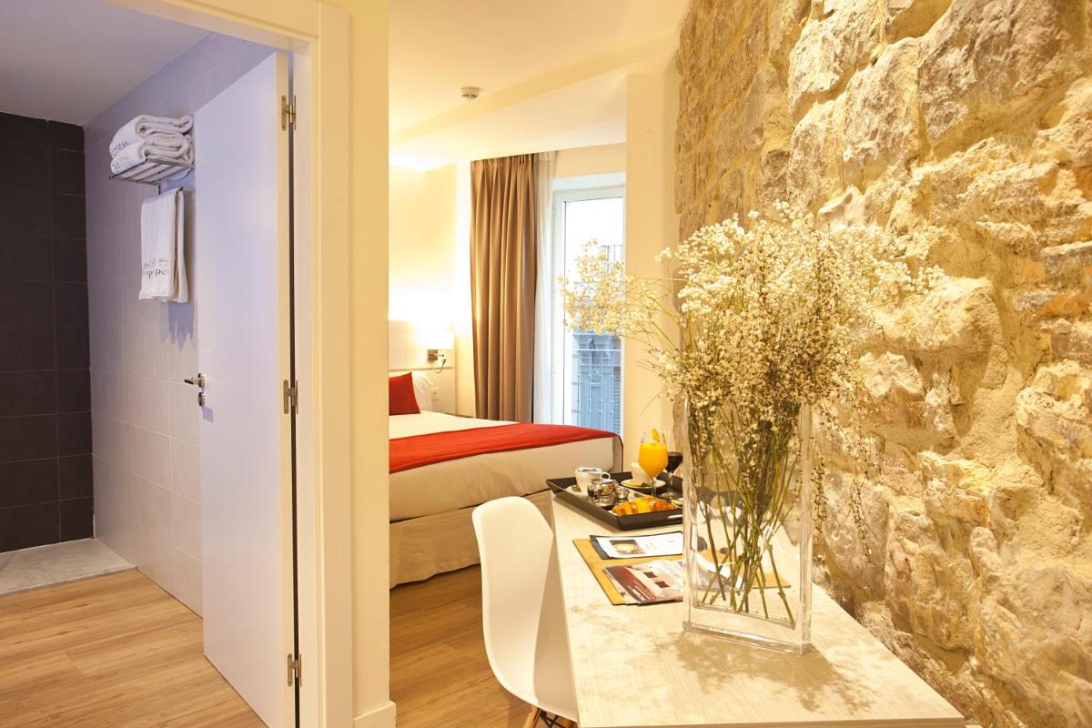 Cama o camas de una habitación en Hotel Pompaelo Plaza del Ayuntamiento & Spa