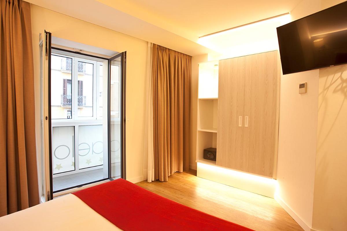 Cama o camas de una habitación en Hotel Pompaelo Plaza del Ayuntamiento & Spa