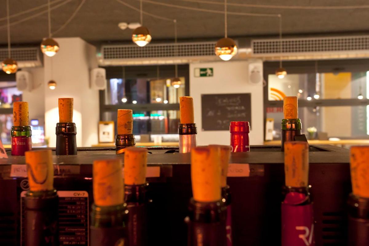 Bebidas en Hotel Pompaelo Plaza del Ayuntamiento & Spa