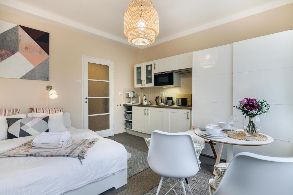 Old Town Studio Apartment - Housity