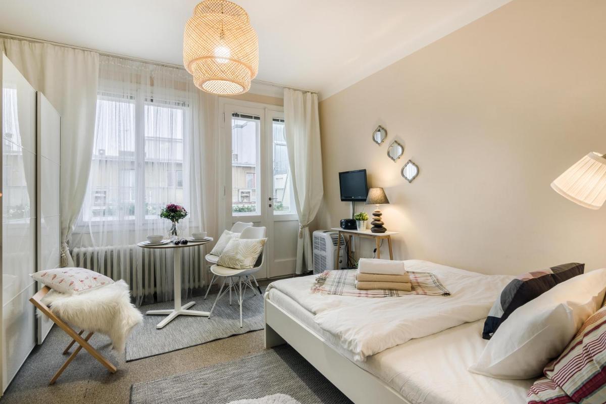 Old Town Studio Apartment - Housity
