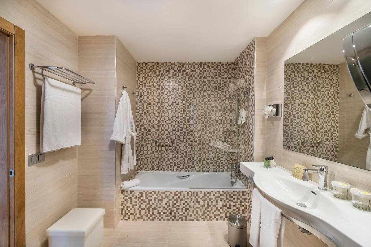 Un baño de Royal Palm Resort & Spa - Adults Only