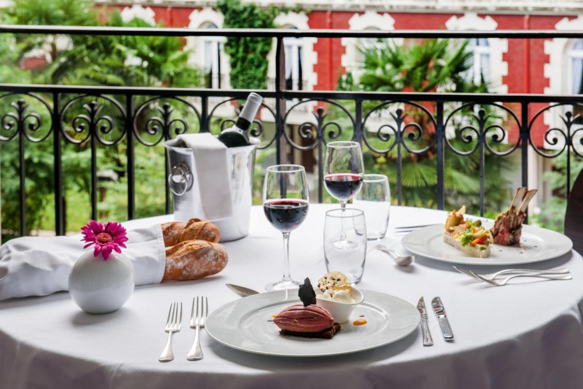 Nourriture dans l'hôtel ou à proximité