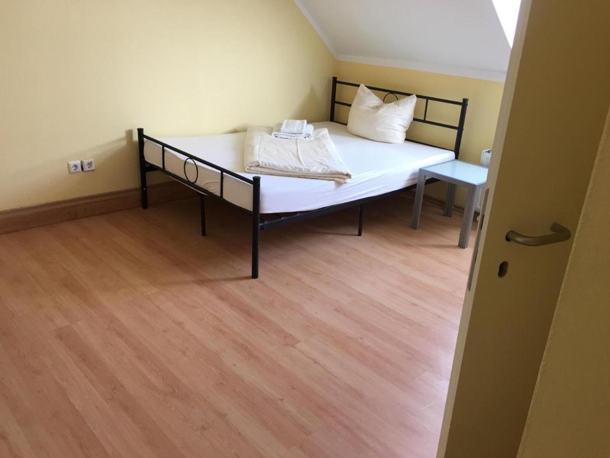 Doppelbettzimmer mit Bad - Housity