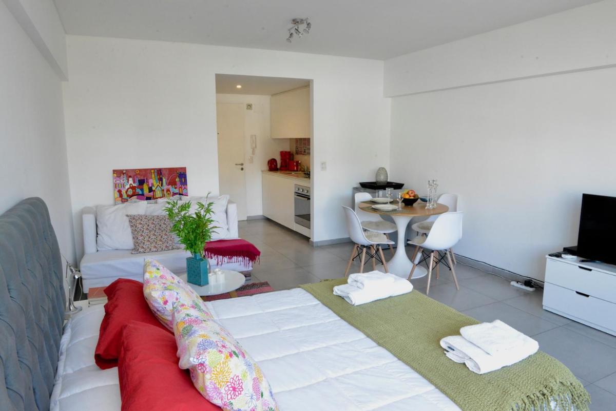 HOLLYWOOD STUDIOS 1 - Housity