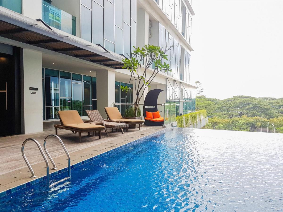 Chic 1BR Brooklyn Alam Sutera Apartment near IKEA By Travelio - Hizvo