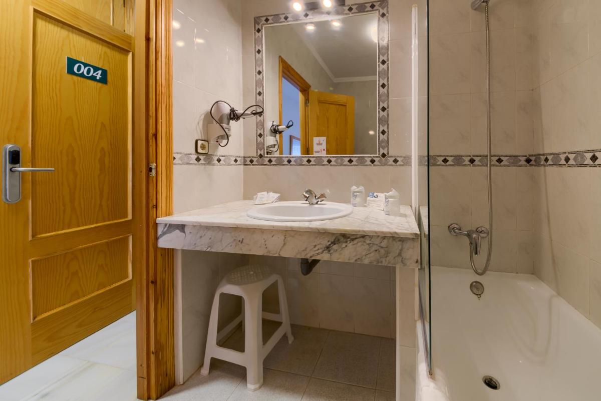 Hotel Torre De Los Guzmanes - Housity