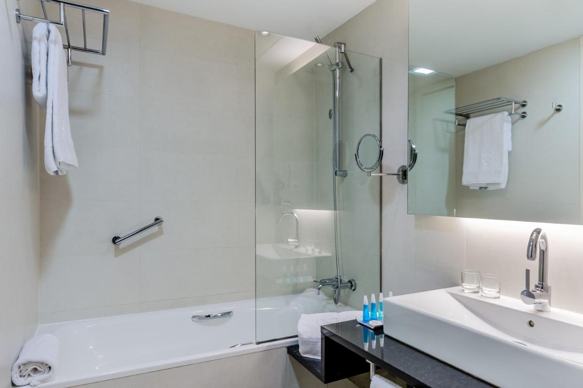 Un baño de Hotel 525