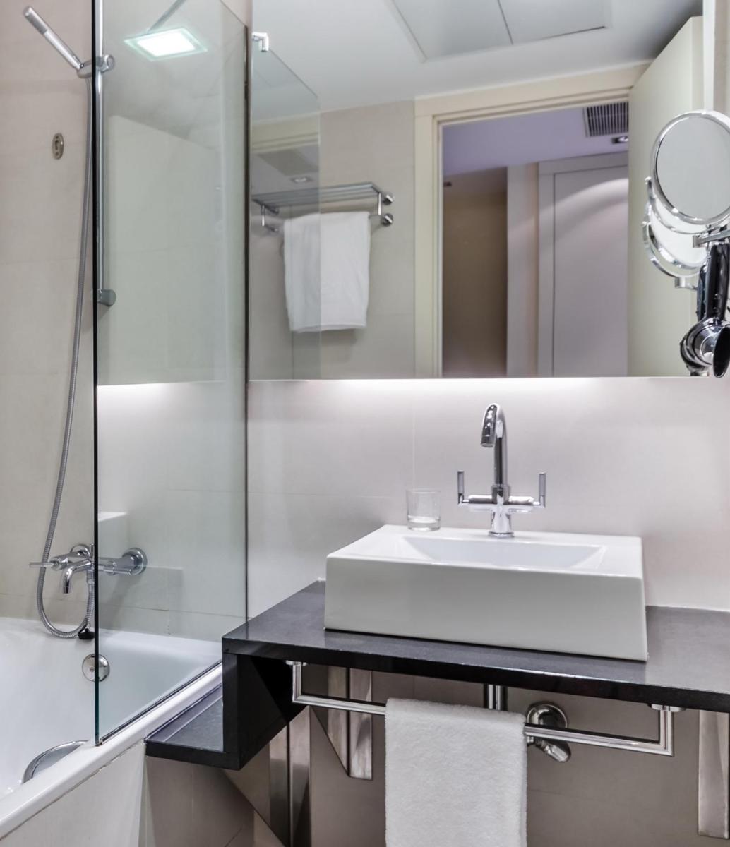 Un baño de Hotel 525