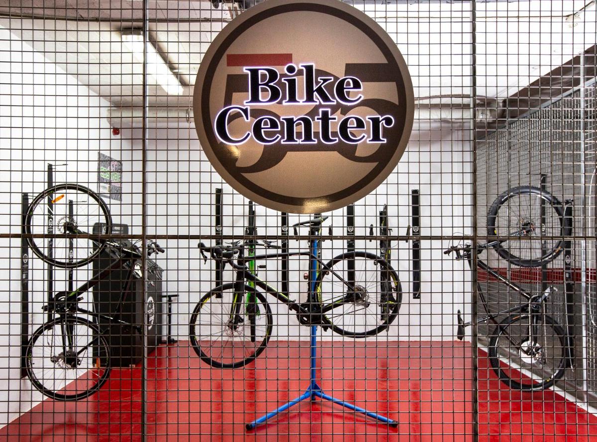 Montar en bicicleta en Hotel 525 o alrededores