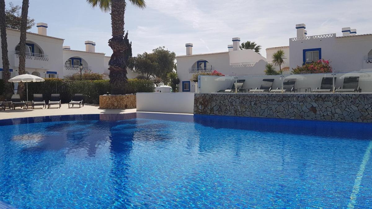 A piscina em ou perto de Pestana Palm Gardens