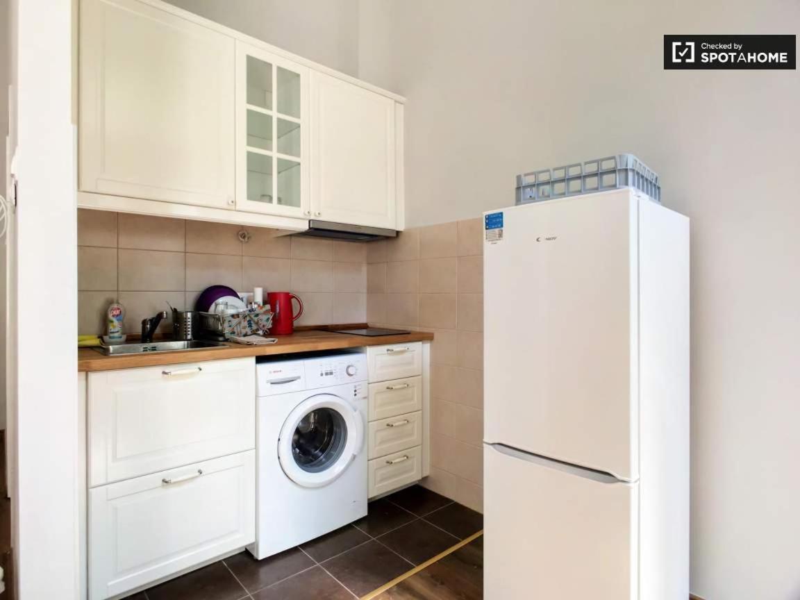 Dob15 Small Apartment - Housity