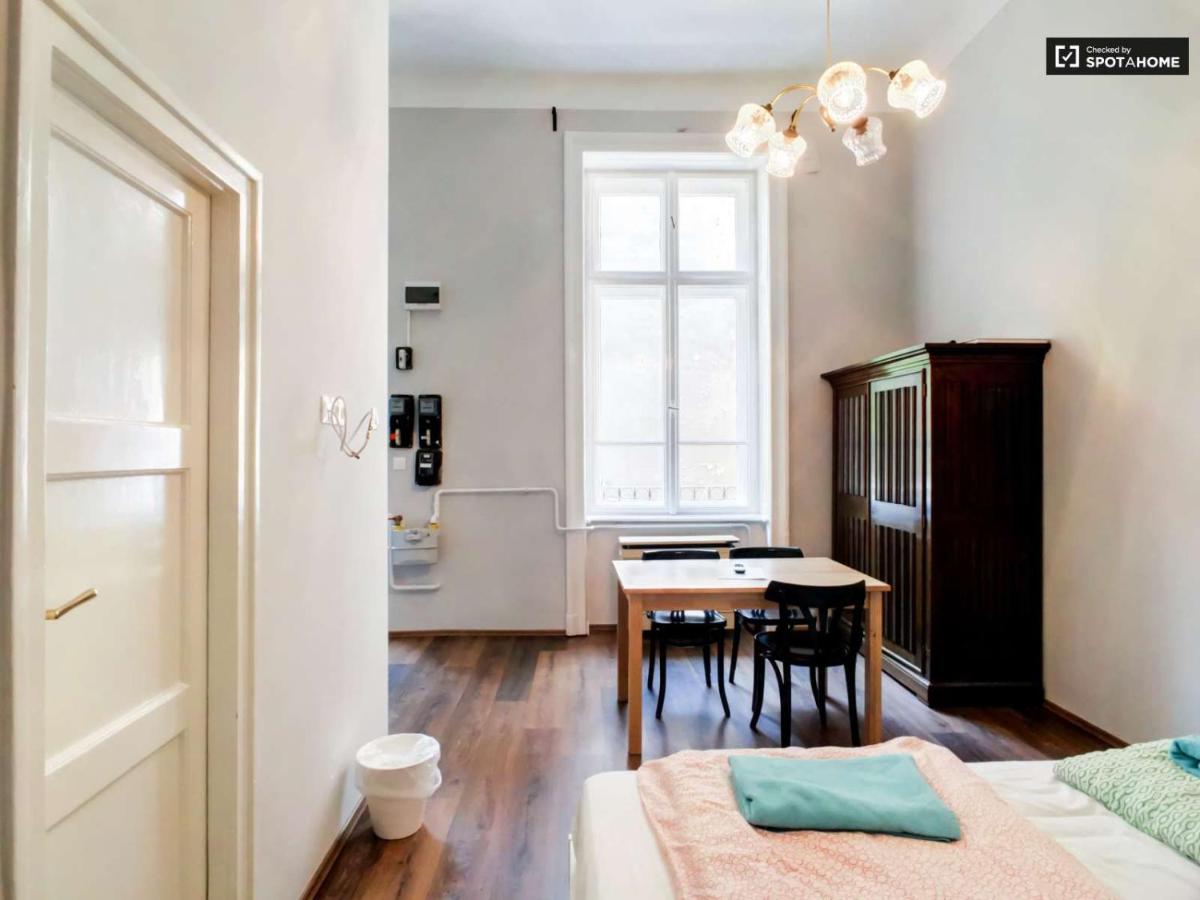 Dob15 Small Apartment - Housity