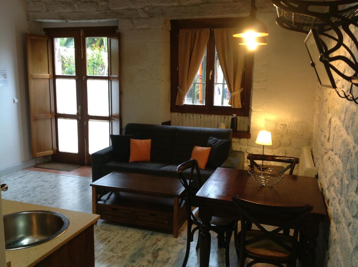 Apartamentos Rurales La Villa de Piedra - Housity