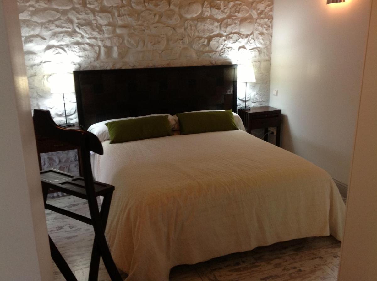 Apartamentos Rurales La Villa de Piedra - Housity