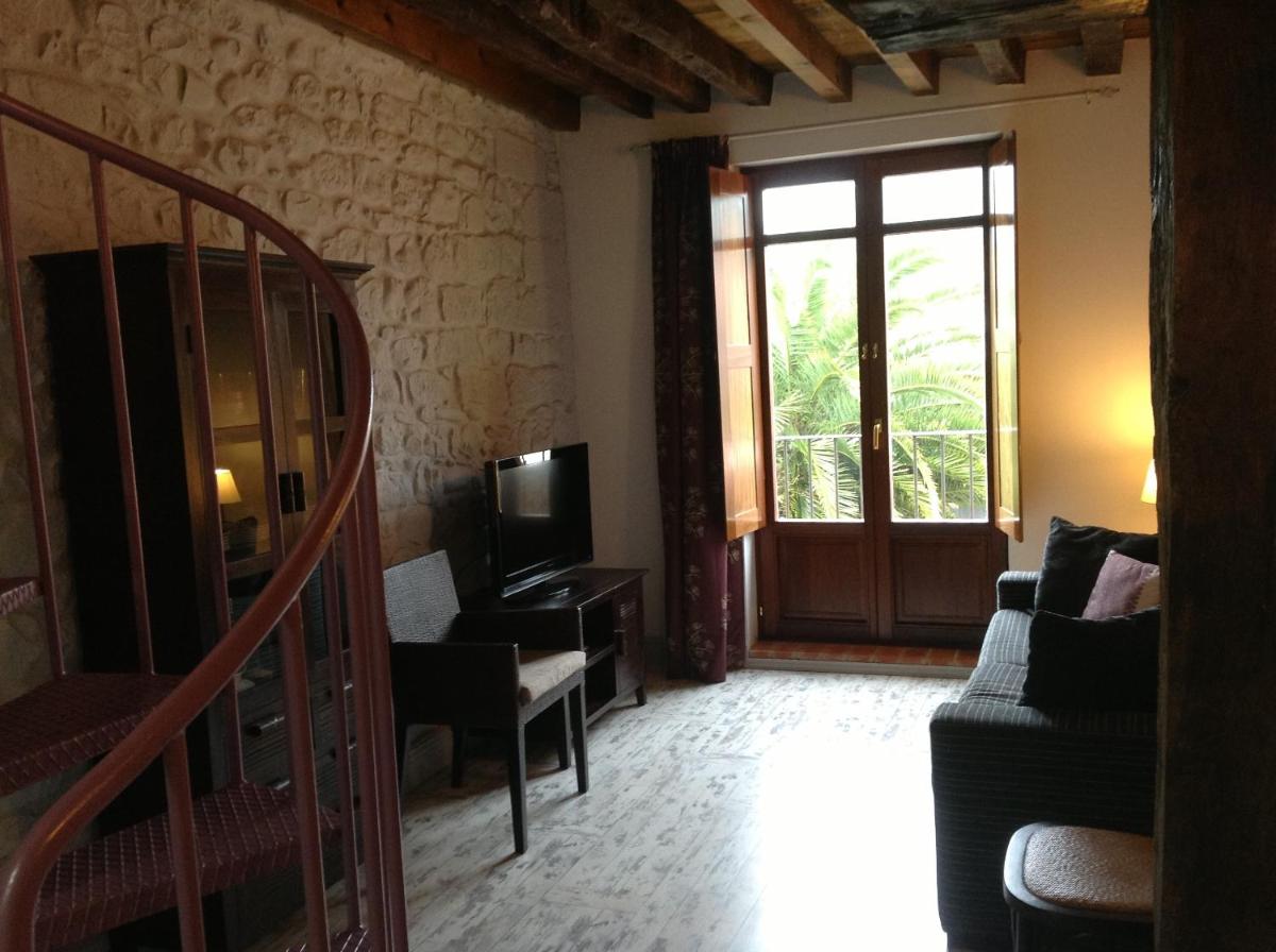 Apartamentos Rurales La Villa de Piedra - Housity