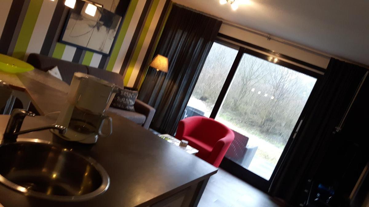 HELIOS, met Zonnig TERRAS, eigen KEUKEN, Verwarmd Binnen-ZWEMBAD, Nabij Dorp, Duinen, Strand en Vuurtoren - Housity