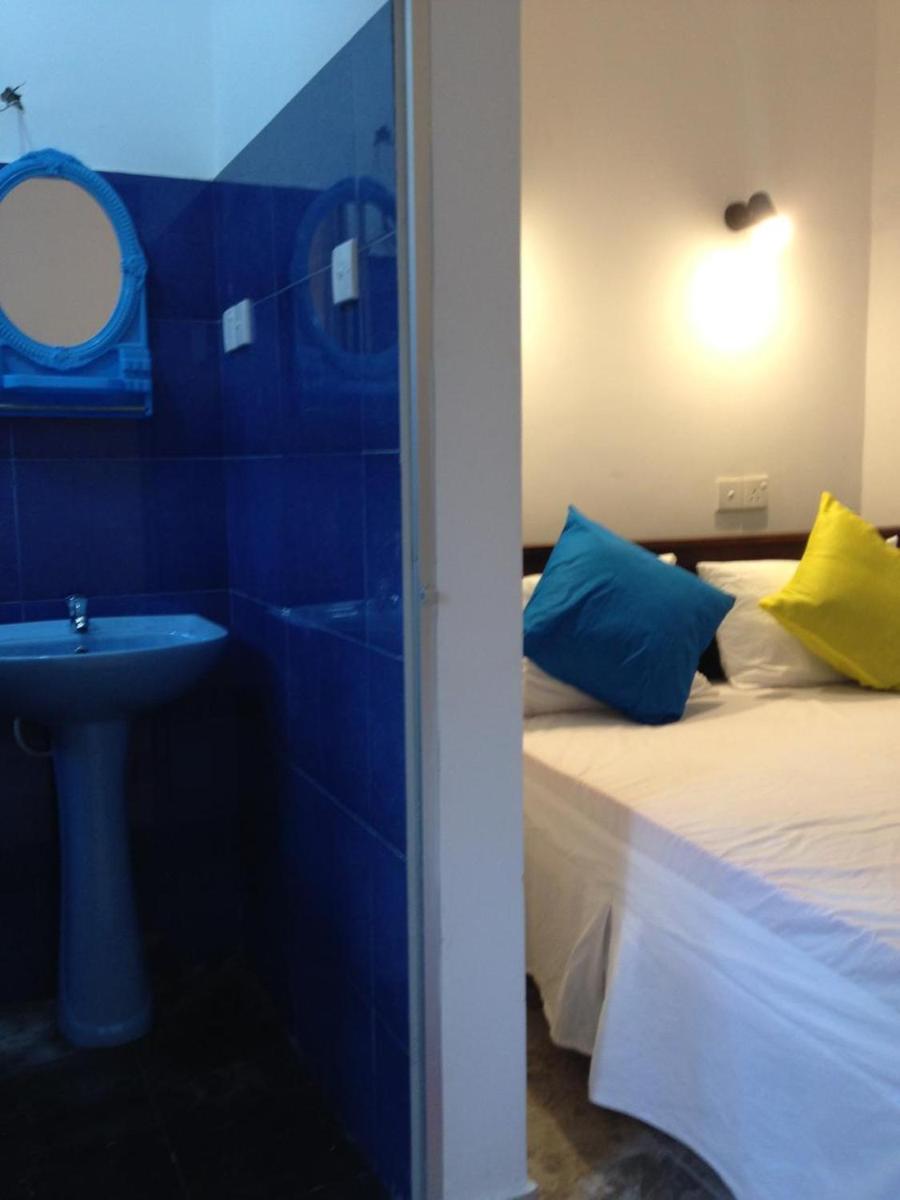 Rivi Sanda Villa & Apartment Hikkaduwa - Housity