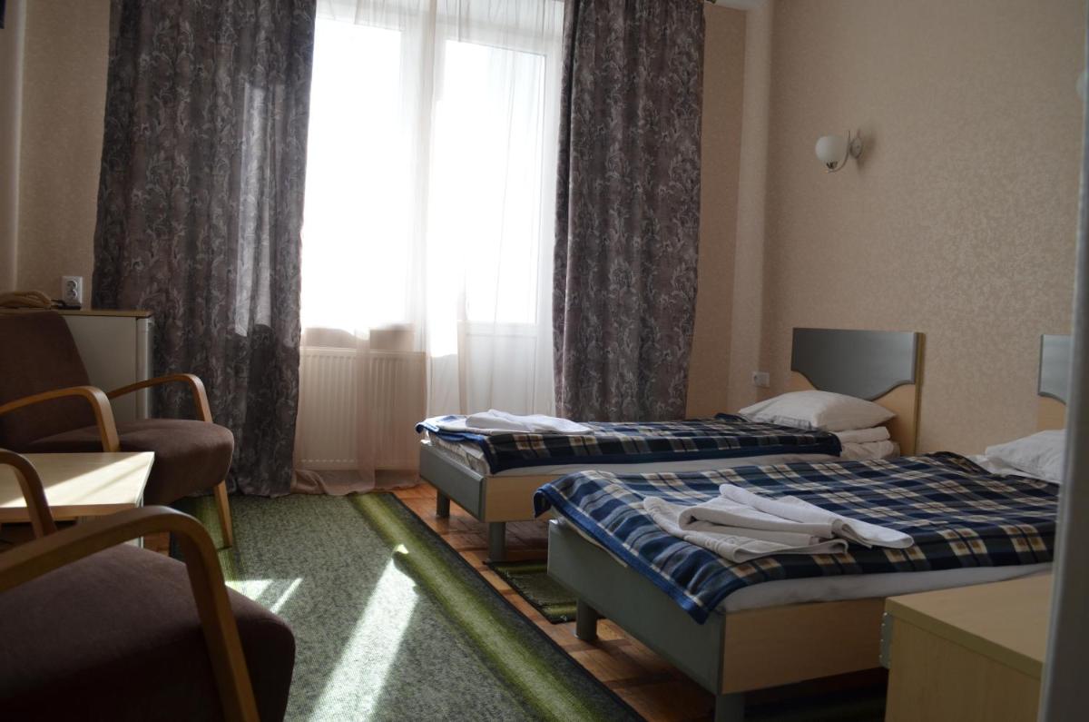 Gostiniy Dvor - Housity