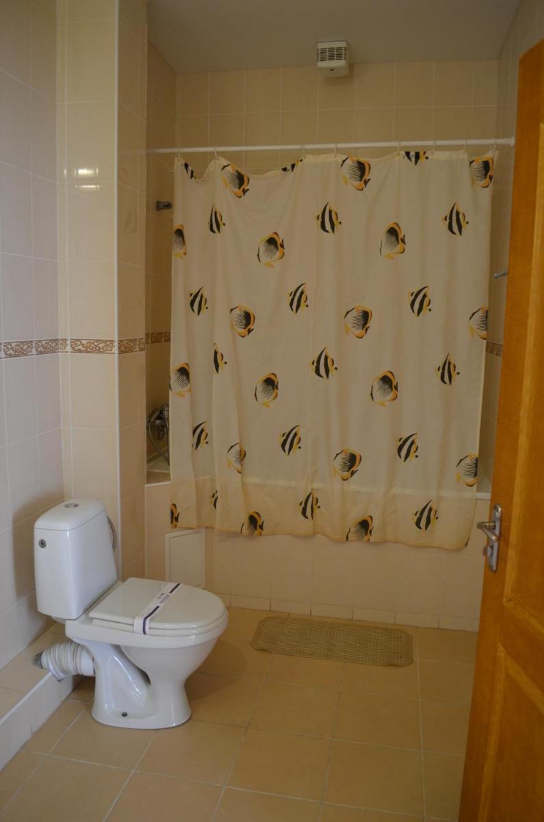 Gostiniy Dvor - Housity