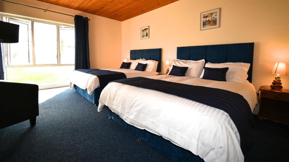 Forge Motel & Firehouse Restaurant - Housity